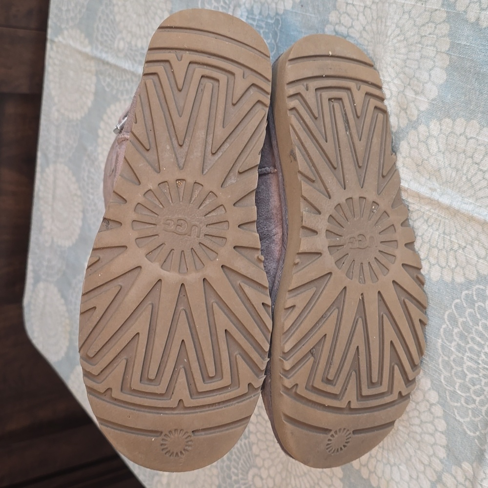 UGG tan suede boots size 8 - Picture 6 of 6
